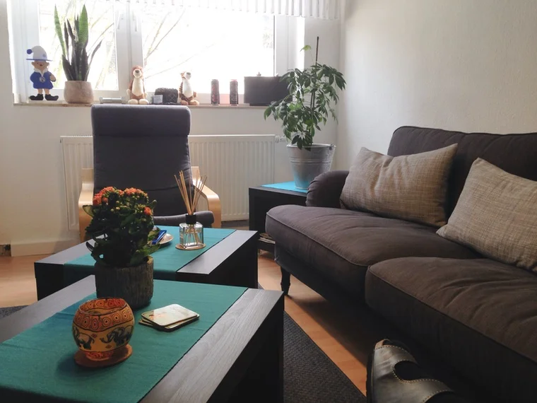 Gemütliche Ecke mit Licht und Charme – perfekt zum Entspannen