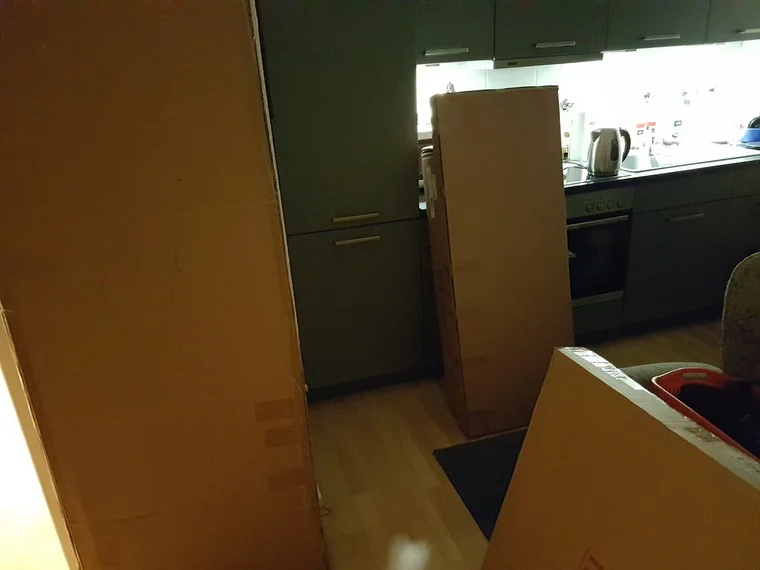 Küche als Zwischenlager für die Verpackungen