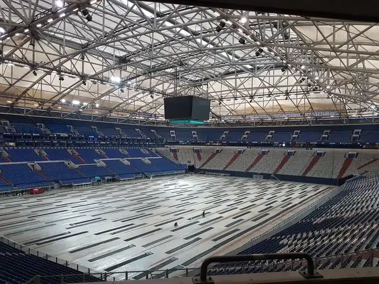 Blick in die leere Halle – Geschichte zum Anfassen