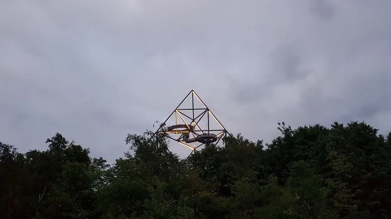 Das Wahrzeichen Bottrops – das Tetraeder in voller Pracht.