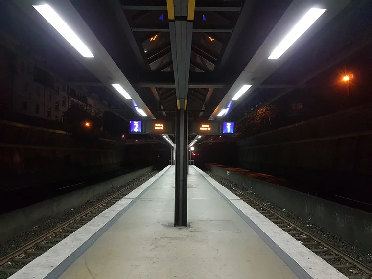 Die A40 kennt eigentlich nur zwei Zustände: Stau – oder Lost Place