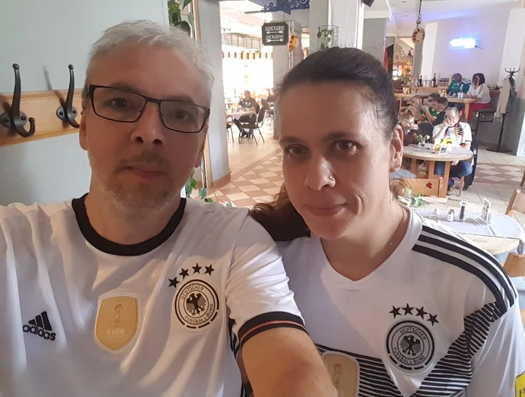 Ob Couch oder Public Viewing: Wir sind ein eingespieltes Team.