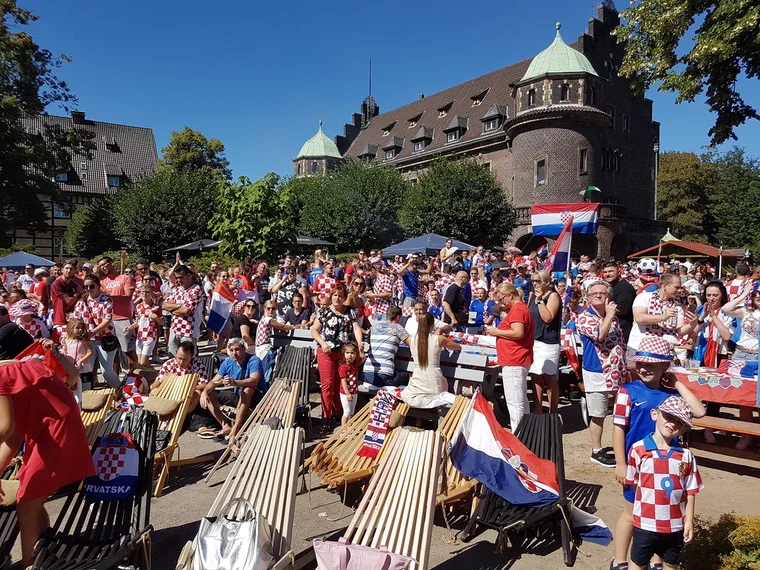 Gemeinsam jubeln im Wasserschloss Wittringen