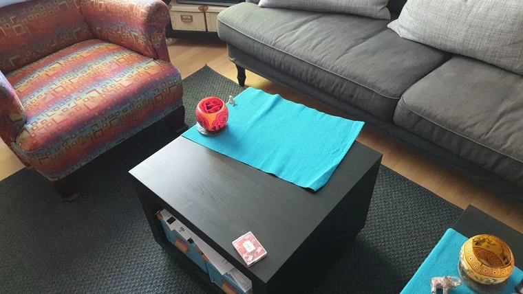 Tischdecke verrutscht – und schon ist Leo weg