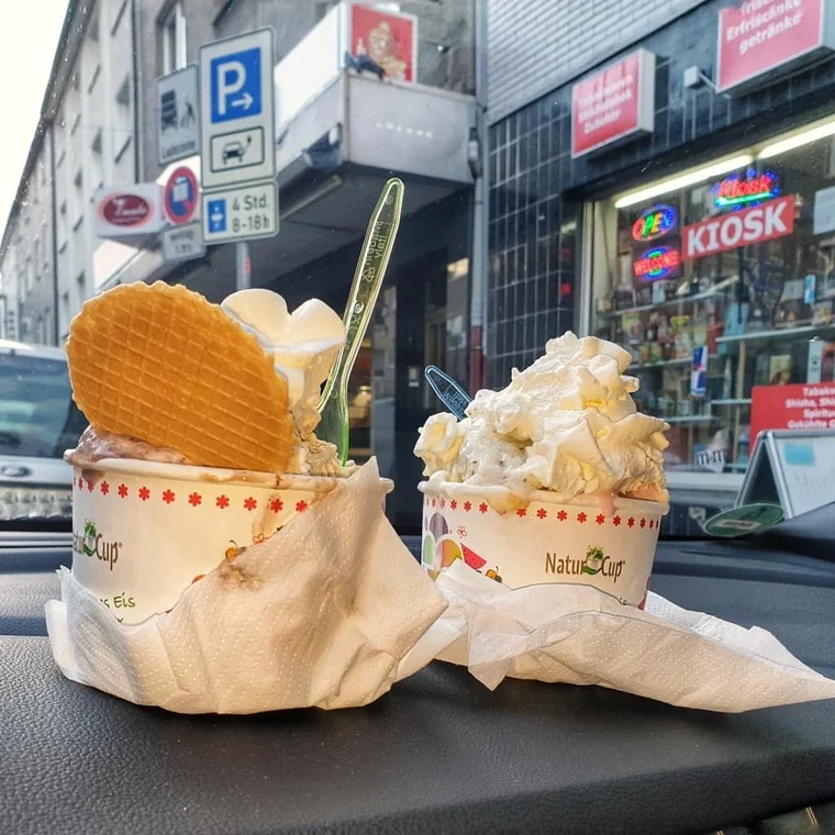 Erstes Eis mit Mäuseken – ein kleiner Genuss nach dem ersten Gehalt