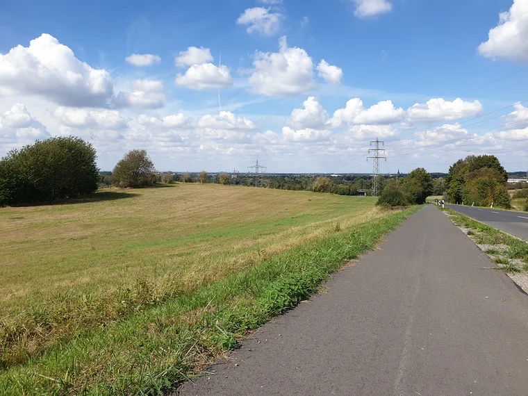 Am Horizont ist der Ruhrpott zu erahnen