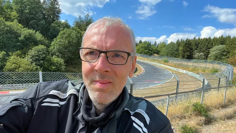 Selfie am Ring – mir geht’s gut und die Stimmung passt.