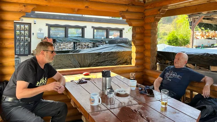 Udo ist satt, Ossi und ich überspielen gekonnt.