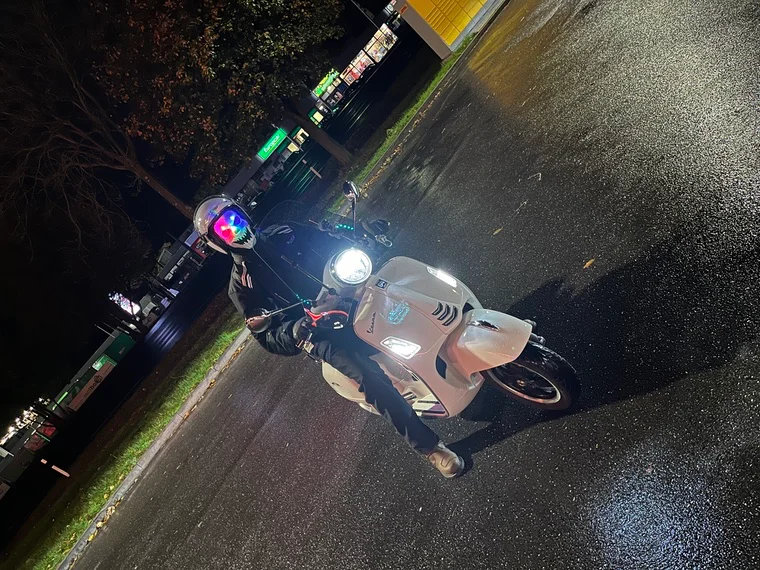 Ossi-Disco-Geistermaske im Einsatz 👻
