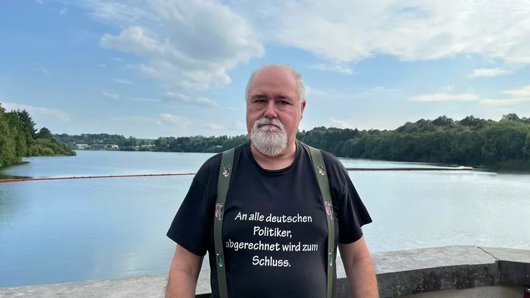 Am See: Lächeln auf Knopfdruck.