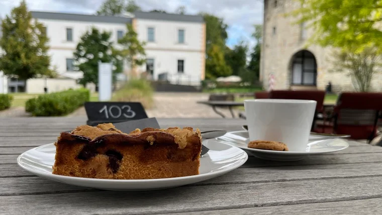 Kaffee und Kuchen im gemütlichen Rittergutambiente