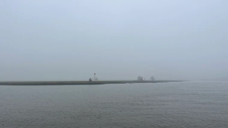 Auf der Fähre – mystische Atmosphäre bei der Überfahrt.