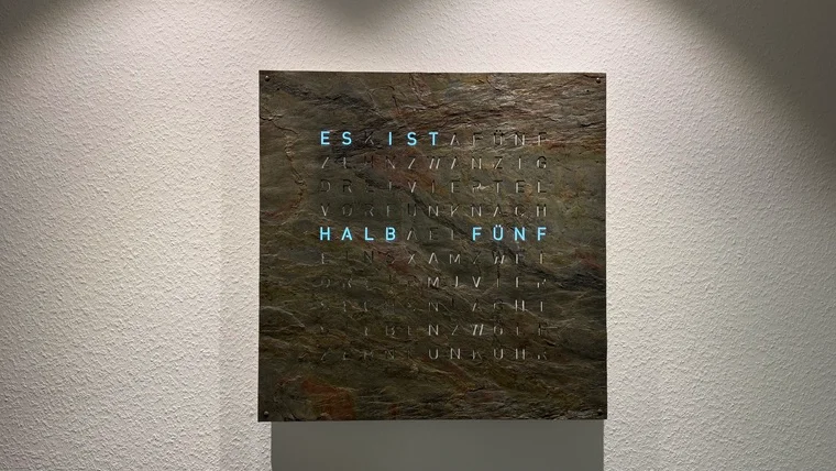 „Es ist halb fünf“ – also alles entspannt, keiner von uns muss schon die letzte Reise antreten.