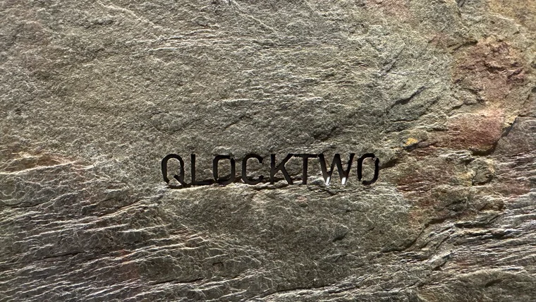 QLOCKTWO – schön, aber ein paar Tausend Euro sind nichts für spontane Käufe.