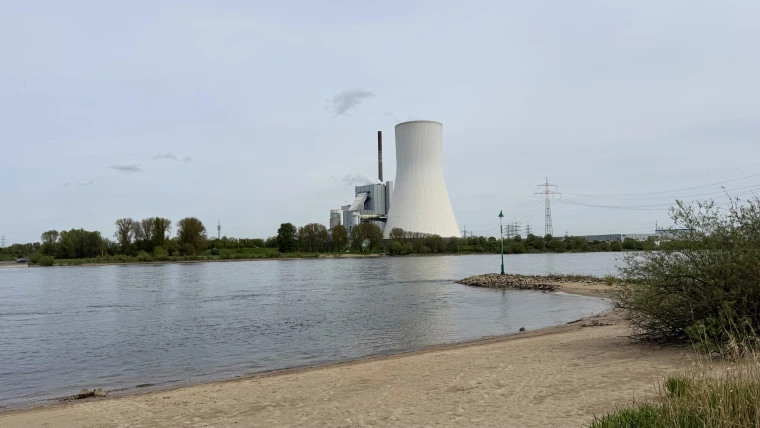Blick über den Rhein nach Walsum – zum Abschluss noch ein Stück eigene Vergangenheit.